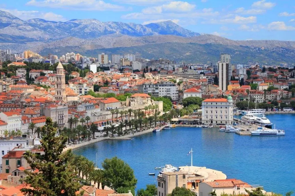 Apartment Saluti Near Old Town With Sea View&Parking Split