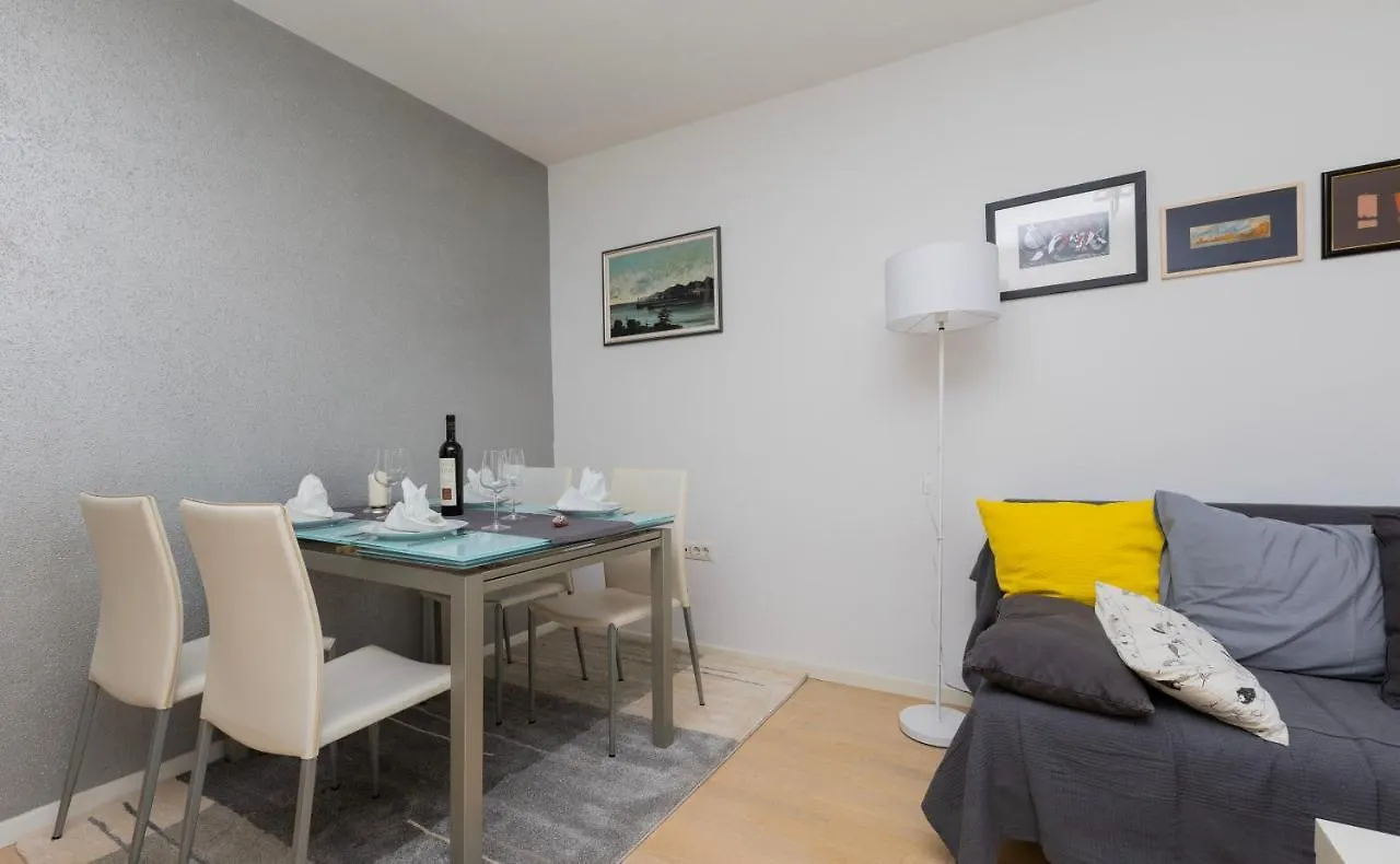 Apartment Saluti Near Old Town With Sea View&Parking Split