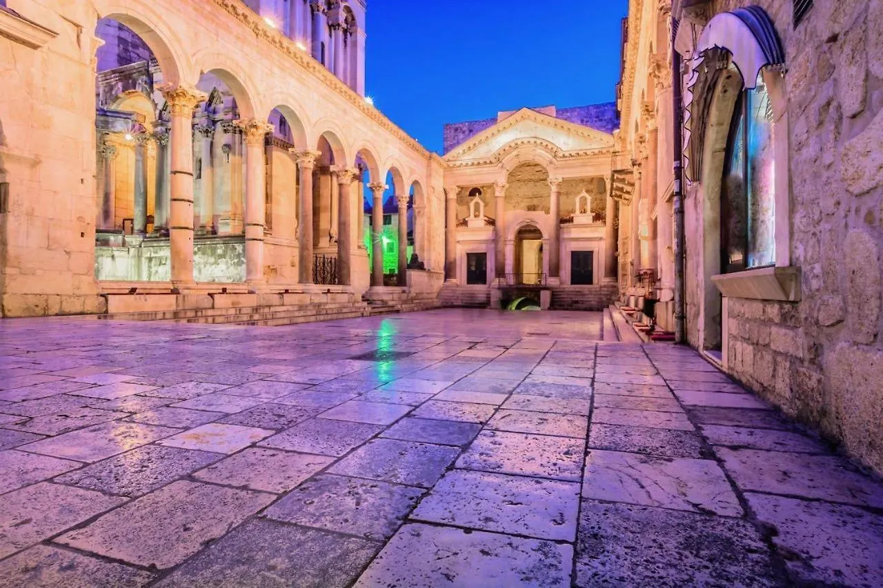 Apartment Saluti Near Old Town With Sea View&Parking Split