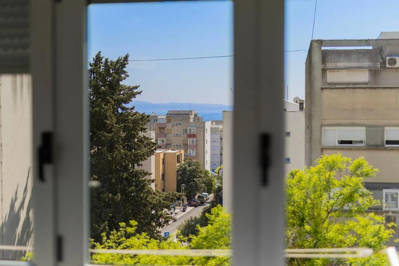 Apartment Saluti Near Old Town With Sea View&Parking Split
